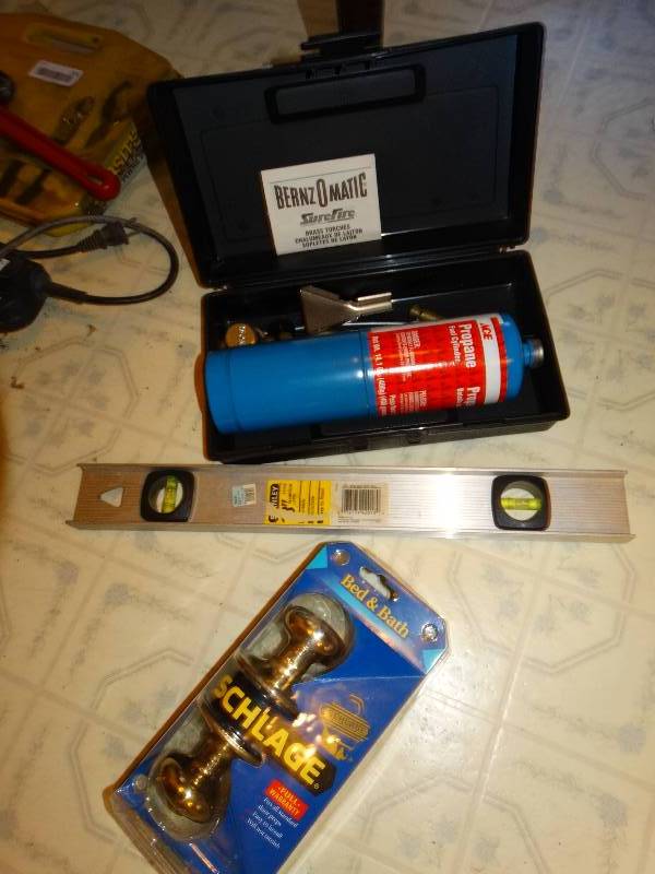 lot 577 image: Bernz-O-Matic torch Schlage door handle & level