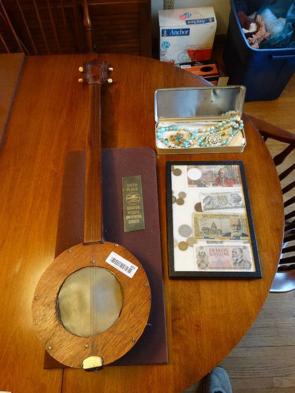 lot 601 image: Vintage wood musical instrument foreign money & costume jewelry