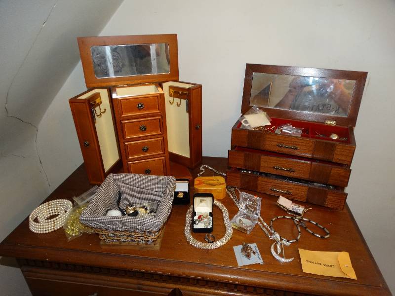 lot 617 image: 2 jewelry boxes w various costume jewelry