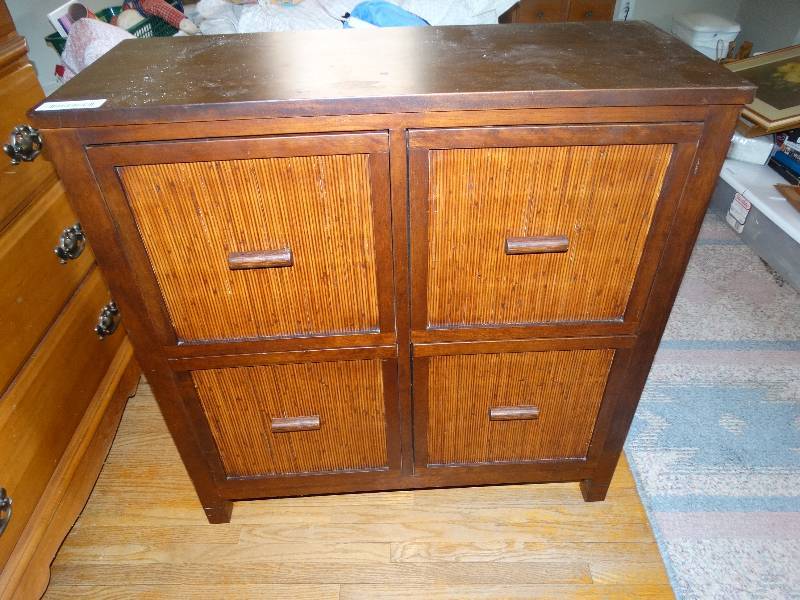 lot 622 image: Wood cabinet w contents