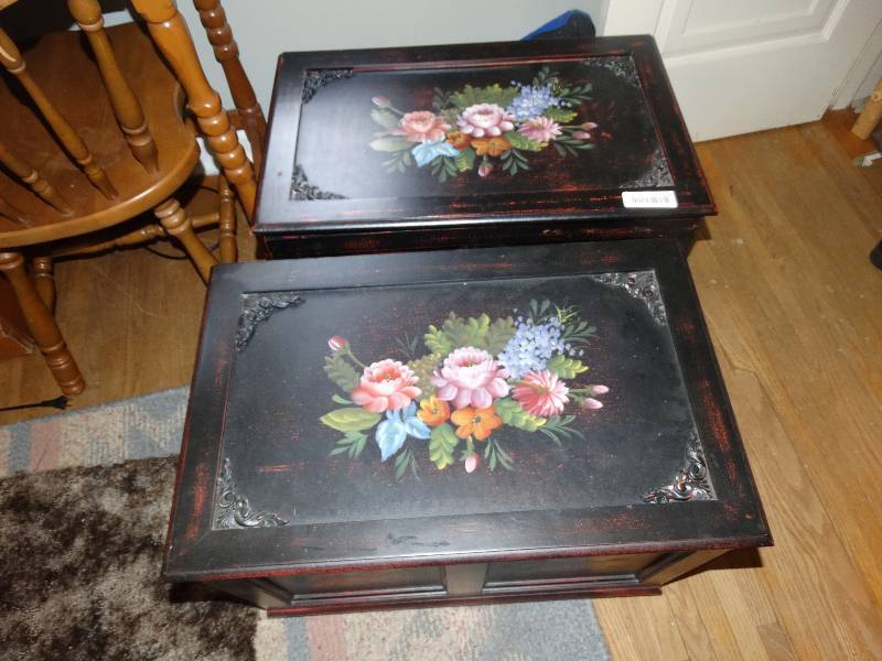 lot 623 image: 2 wood floral design chests