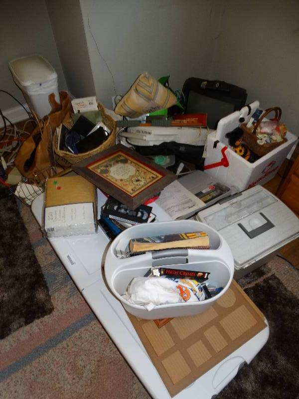 lot 624 image: Lg lot of various decor & household goods