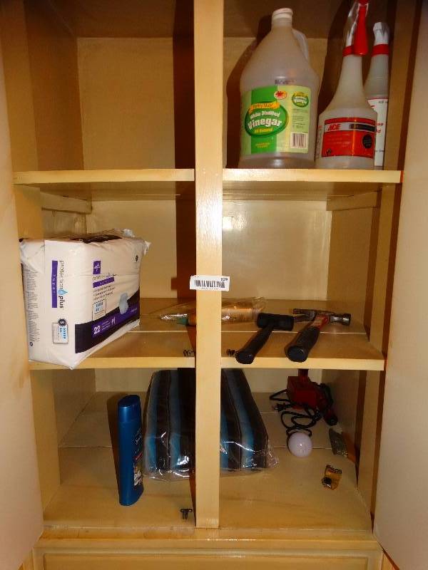 lot 629 image: Contents of cabinet & drawers