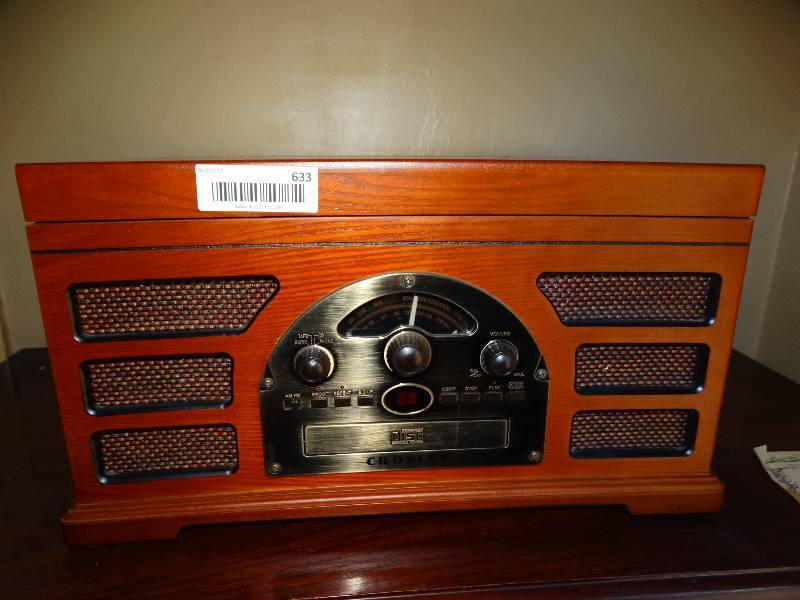 lot 633 image: Crosley old time look record player w CD stereo