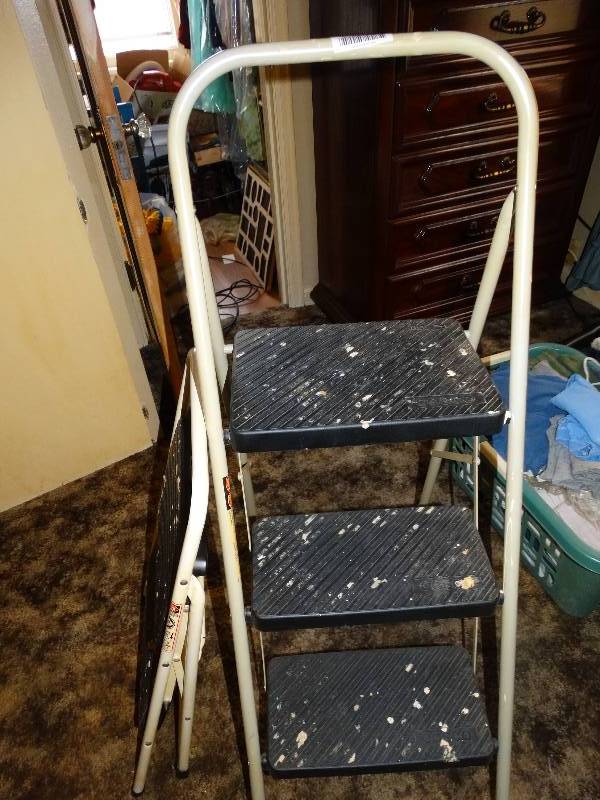 lot 635 image: 2 cosco step stools