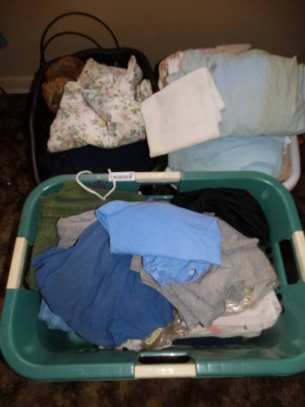 lot 636 image: 3 laundry baskets w contents
