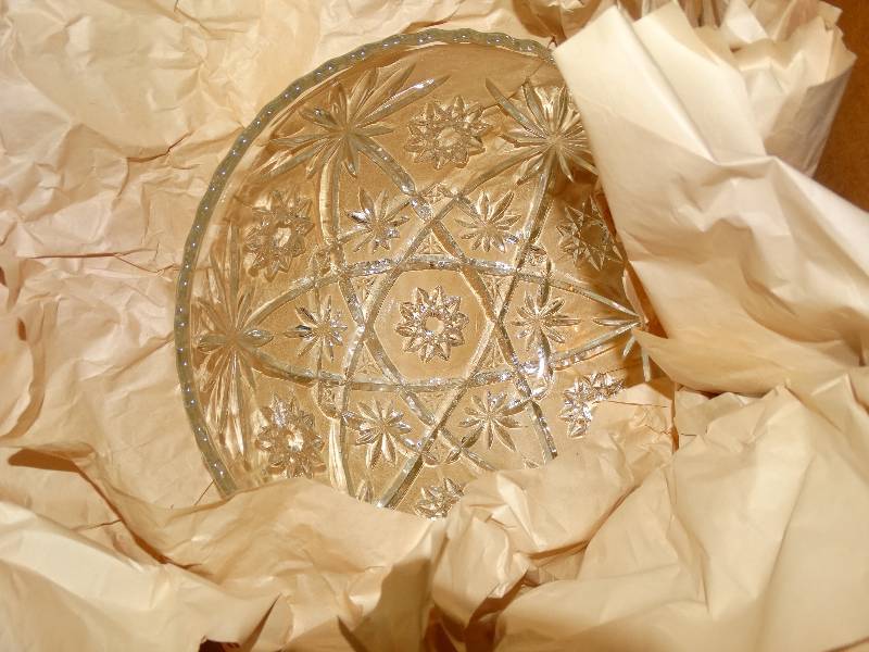 lot 651 image: Box of various glassware