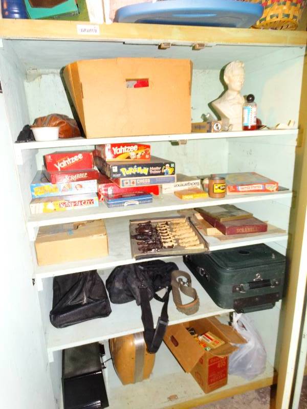 lot 652 image: Games & other contents of cabinet
