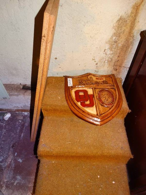 lot 654 image: Pet steps & OU wall plaque