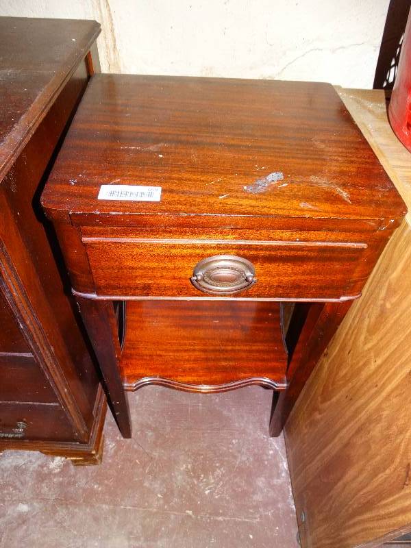 lot 659 image: Vintage nightstand
