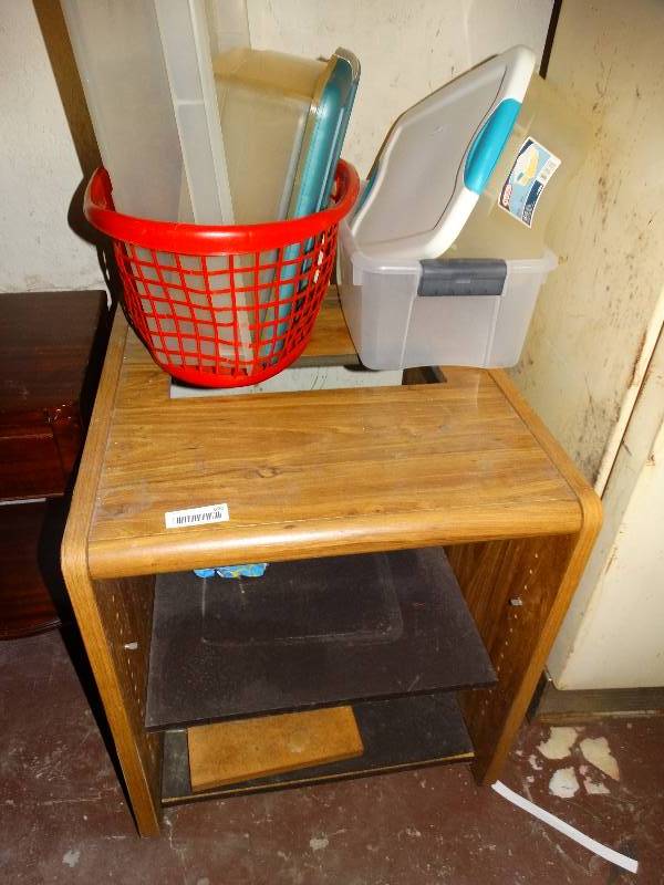 lot 660 image: Computer table & tubs