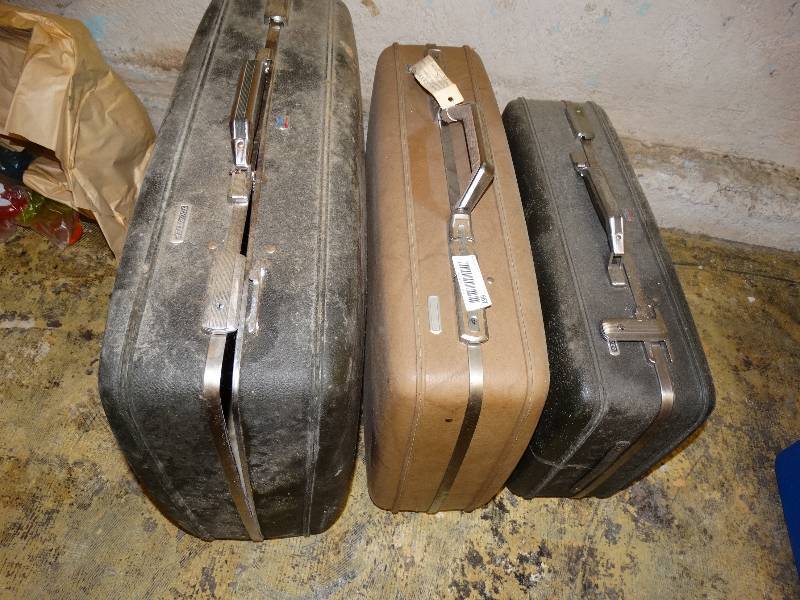 lot 667 image: 3 suitcases