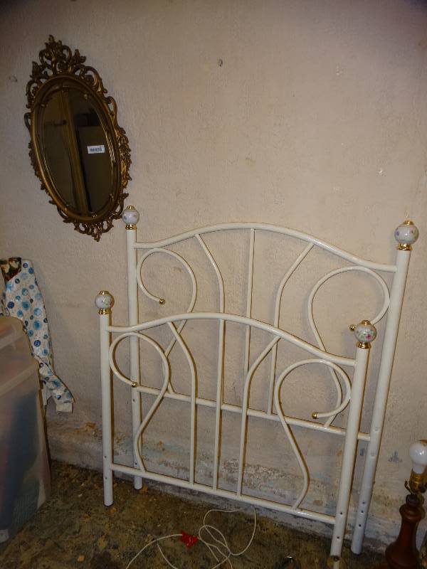 lot 670 image: Decorative wall mirror & twin size metal headboard & footboard