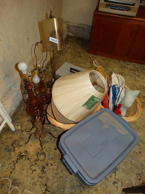 lot 671 image: Lamps baskets small pet carrier