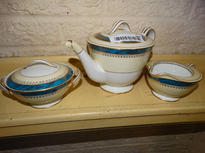 lot 680 image: Noritake china tea pot & creamer sugar