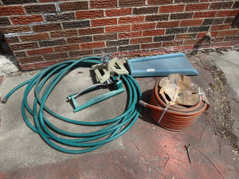 lot 686 image: Garden hoses sprinklers drain board