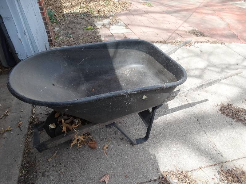 lot 688 image: Wheelbarrow