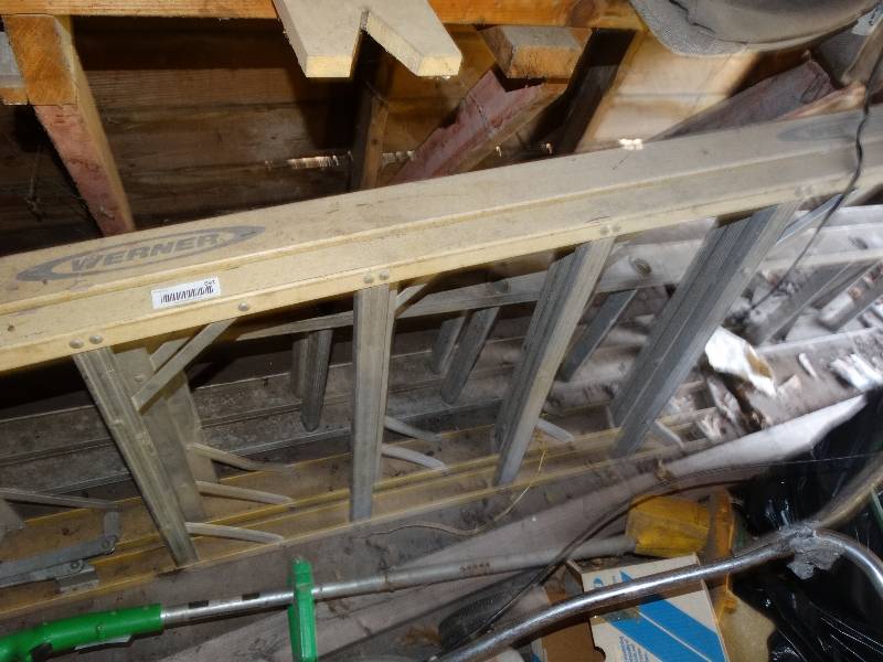 lot 691 image: Werner 10ft fiberglass ladder