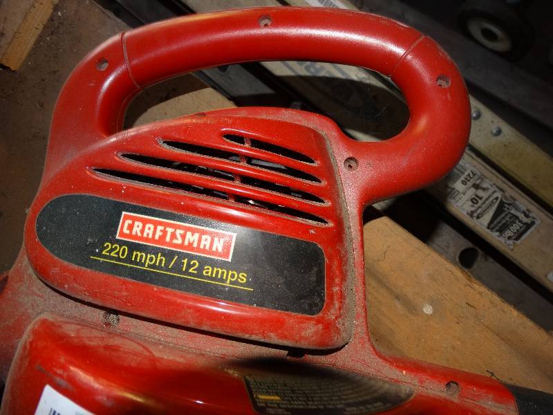 lot 694 image: Craftsman leaf blower