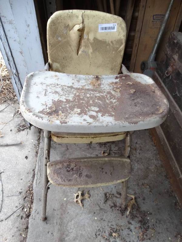 lot 711 image: Vintage highchair