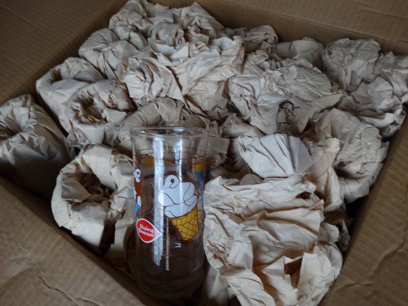 lot 713 image: Box of various glassware
