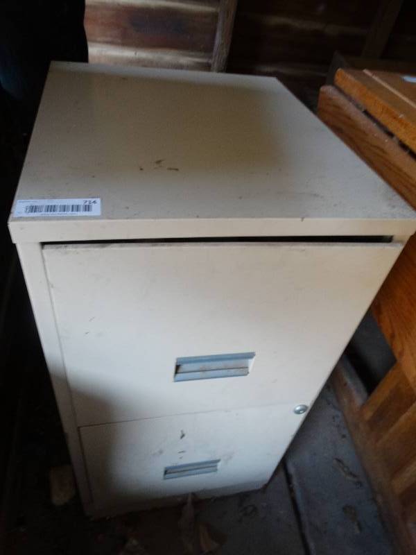 lot 714 image: Metal 2 drawer file cabinet