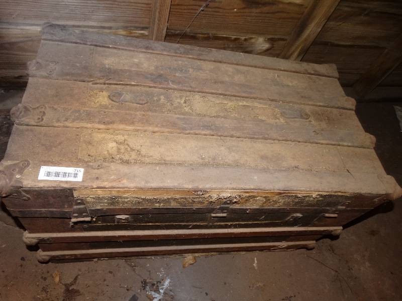 lot 715 image: Antique trunk w tray & contents
