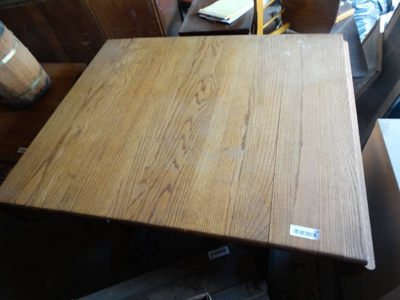 lot 716 image: Wood drop leaf dining table