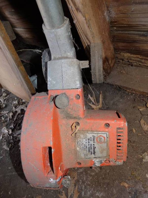 lot 719 image: Electric edger