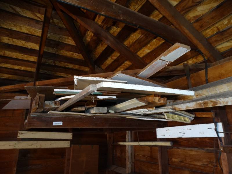 lot 722 image: Lot of various lumber- red cedar closet lining on shelves