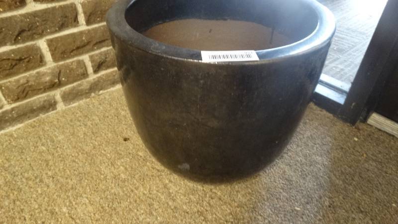 lot 951 image: Flower pot