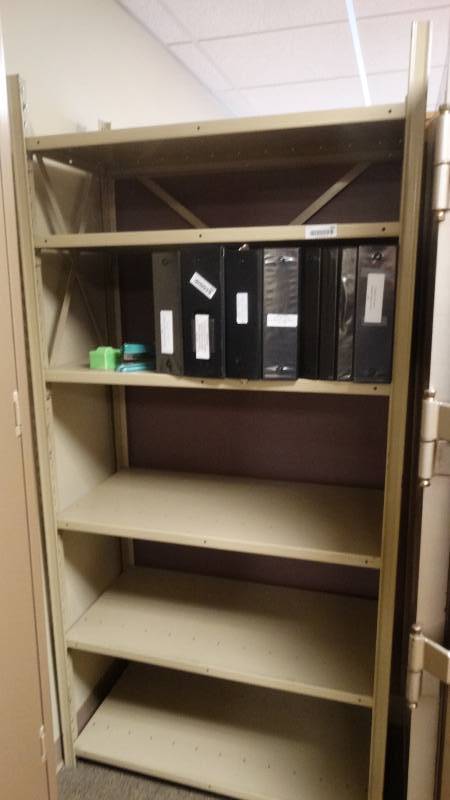 lot 962 image: Metal shelf unit