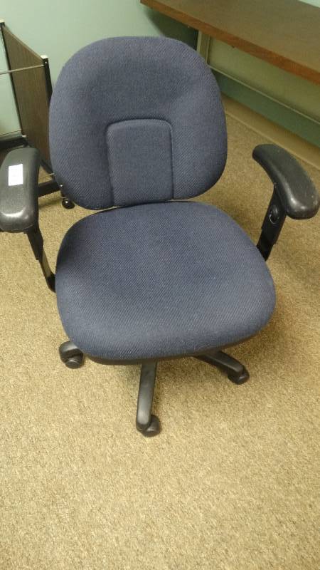 lot 973 image: Office chair on wheels