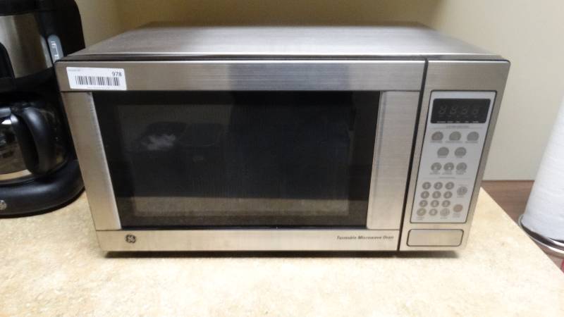 lot 978 image: GE stainless steel microwave