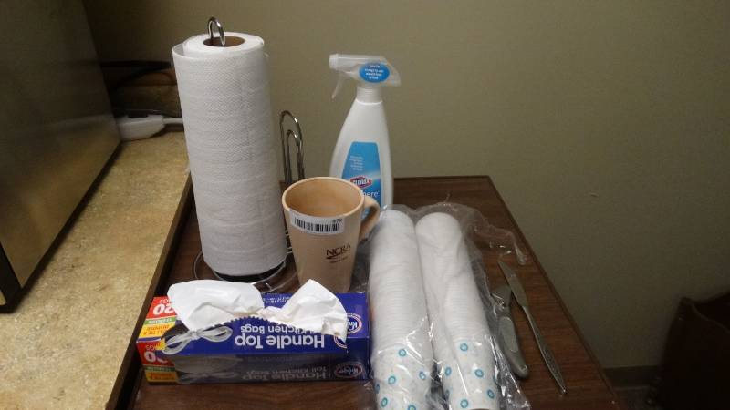 lot 979 image: Cups, cleaner, trash bags