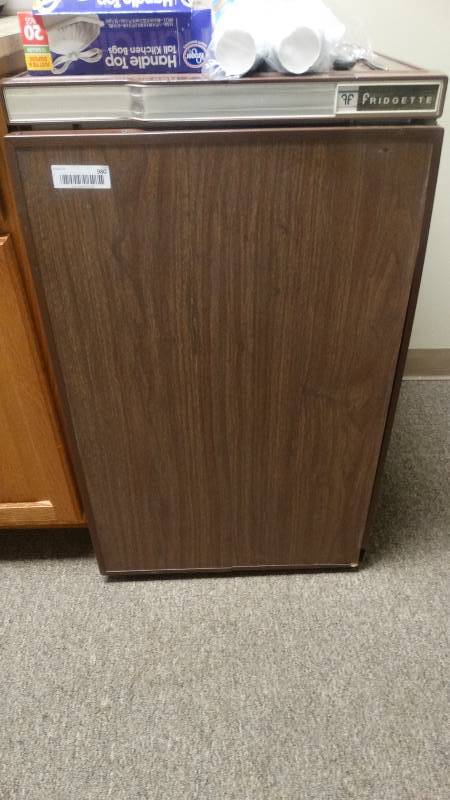 lot 980 image: Fridgette mini fridge