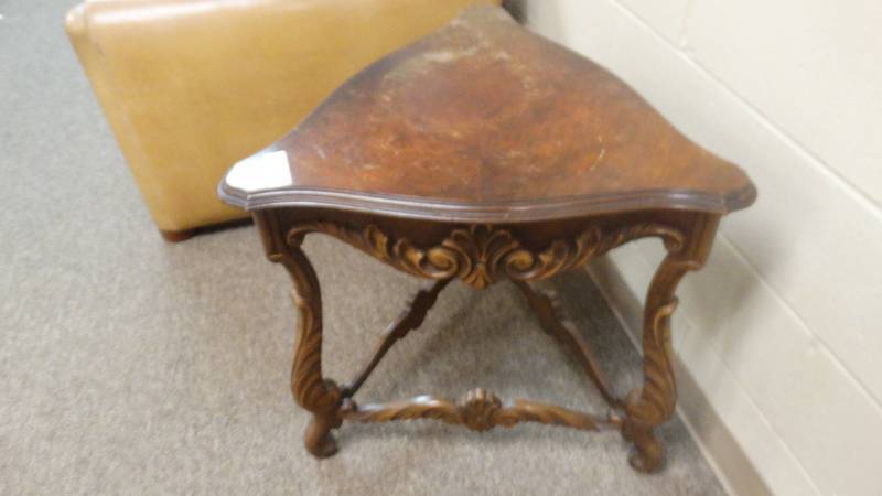 lot 991 image: Wood lamp table
