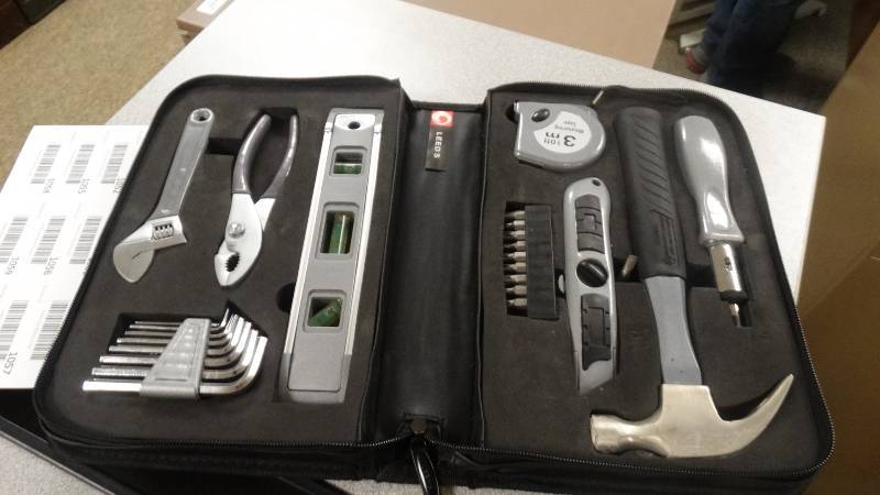 lot 1006 image: Tool kit in case