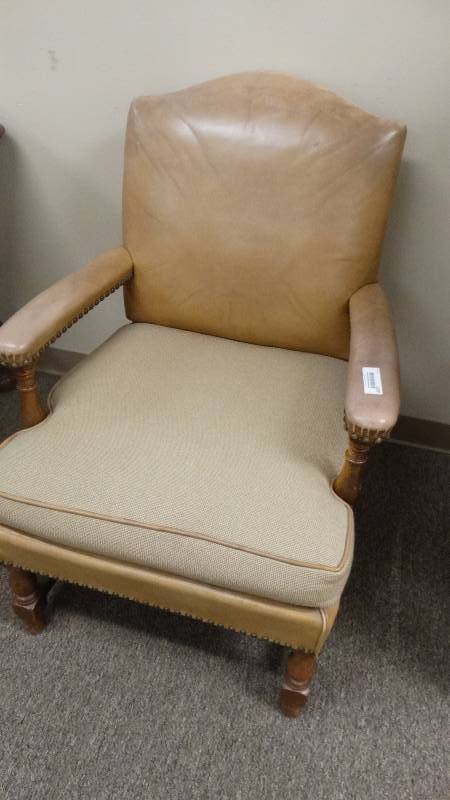 lot 1019 image: Leather office chair