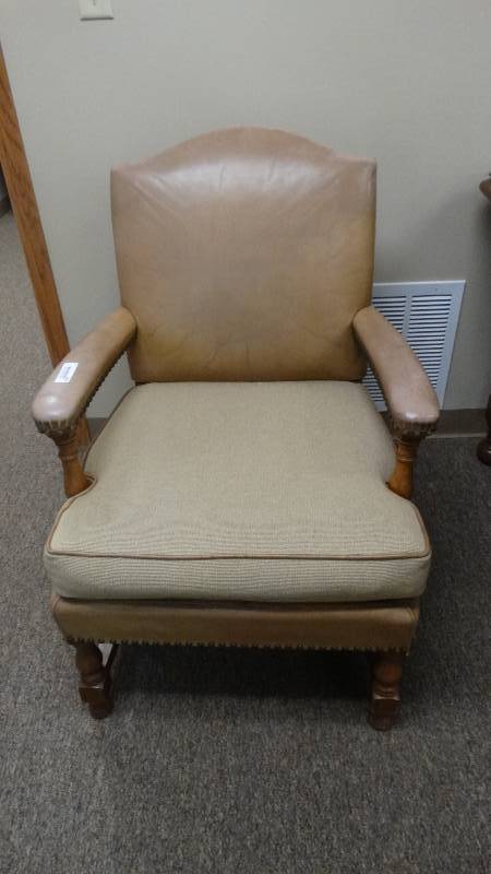 lot 1021 image: Leather office chair