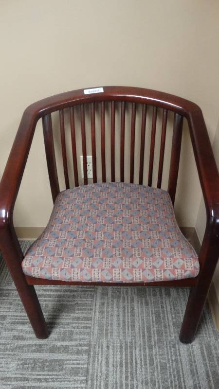lot 1058 image: Nice wood frame office chair