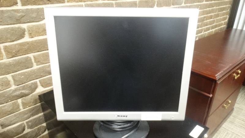 lot 1064 image: Gateway LCD monitor