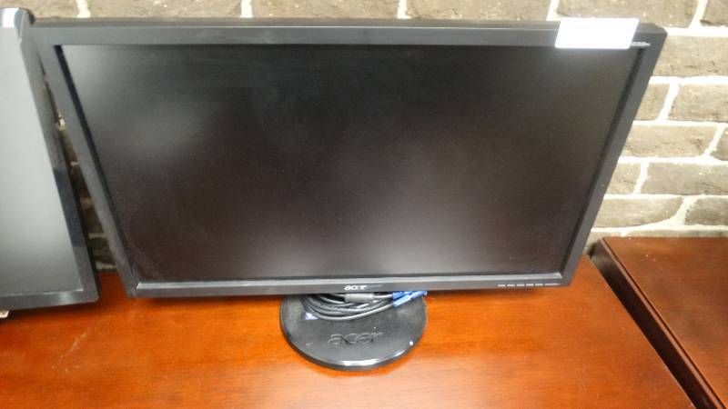 lot 1068 image: Acer LCD monitor