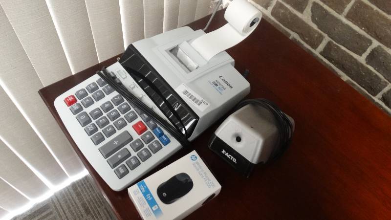 lot 1070 image: Canon MP27DII calculator & electric pencil sharpener