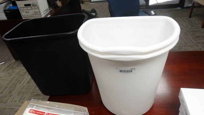 lot 1072 image: 3 trash cans