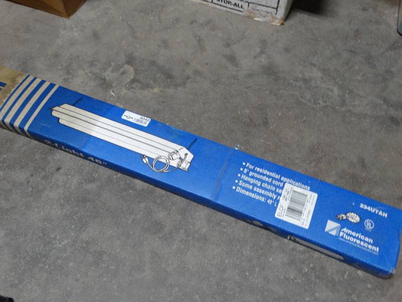 lot 4040 image: 48 Fuorescent shop-lite in box.