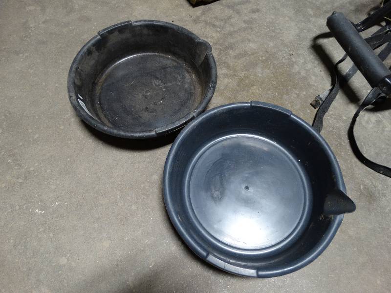 lot 4043 image: 2 oil catch pans.