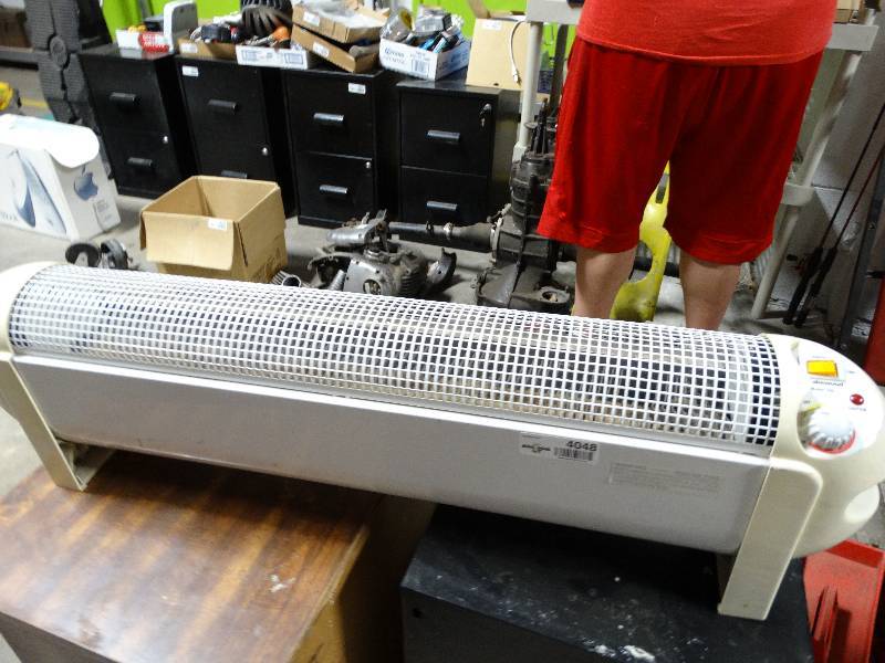 lot 4048 image: Lakewood model 750 heater.