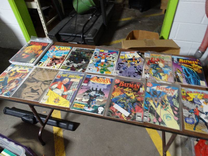 lot 4050 image: Lot of various comic books.