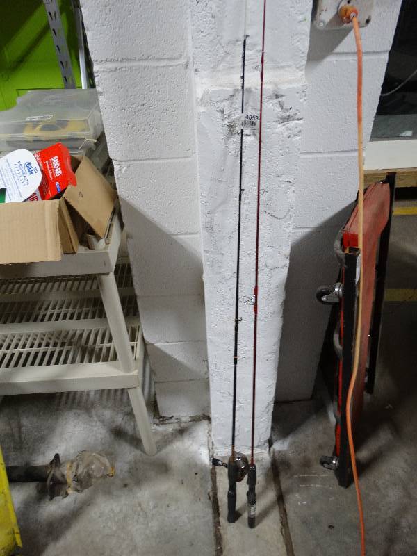 lot 4053 image: 2 Fishing poles.